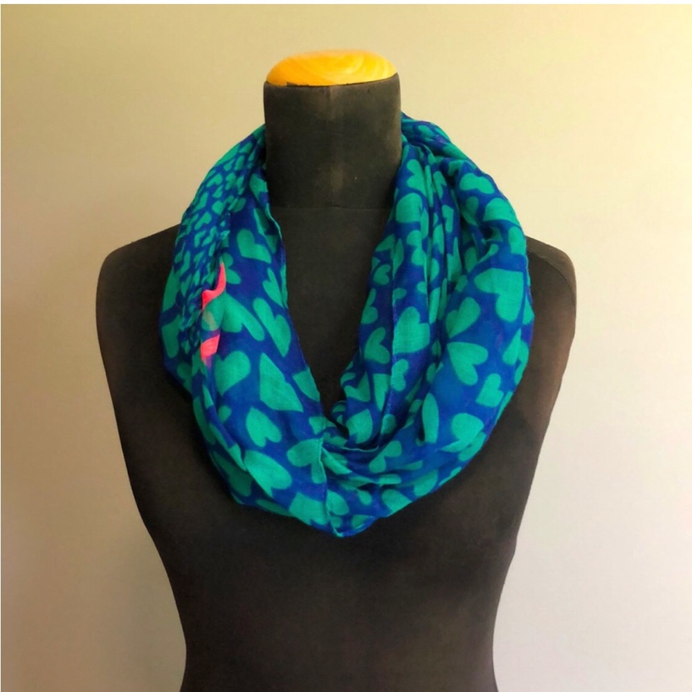 Blue & Green Heart Pattern Infinity Scarf